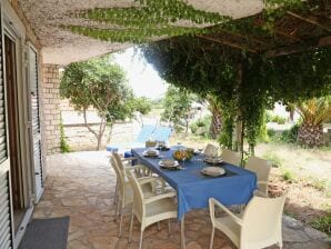 Charmantes Ferienhaus mit Terrasse in Lumbarda - Lumbarda - image1