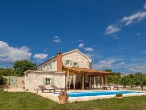 Lovely villa in Posedarje with private pool - Vinjerac - image1