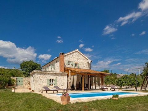 Villa a Posedarje con piscina privata