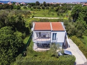 Geräumiges Ferienhaus in Bibinje mit Garten - Bibinje - image1