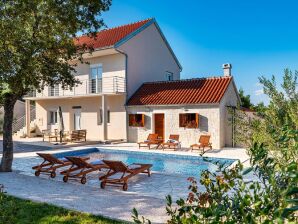 Maison de vacances spacieuse avec 4 chambres à coucher, piscine privée, jardin clôturé, bbq - Stankovci - image1