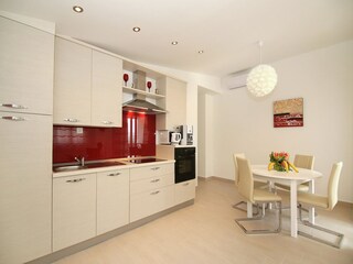 Apartment Kaštel Stari Features 15