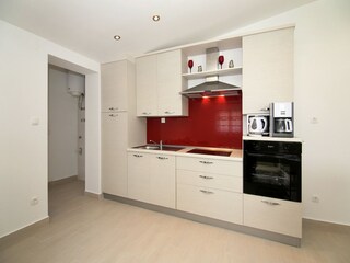Apartment Kaštel Stari Features 17