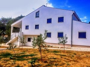 Espacioso apartamento en Veli Rat con terraza cubierta - Buen consejo - image1