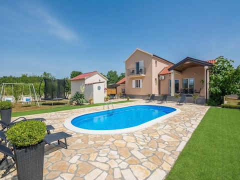 Ferienhaus Villa in Policnik mit privatem Pool