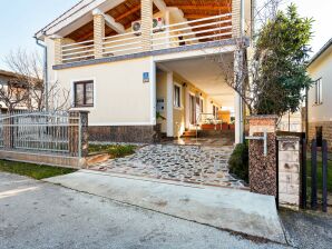 Modernes Ferienhaus in Jasenice mit Veranda - Maslenica - image1