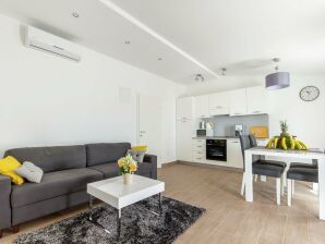 Beautiful apartment in between Split and Trogir - Kaštel Stari - image1