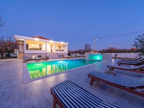 Casa per le vacanze Villa a Galovac con piscina vicino a Zadar
