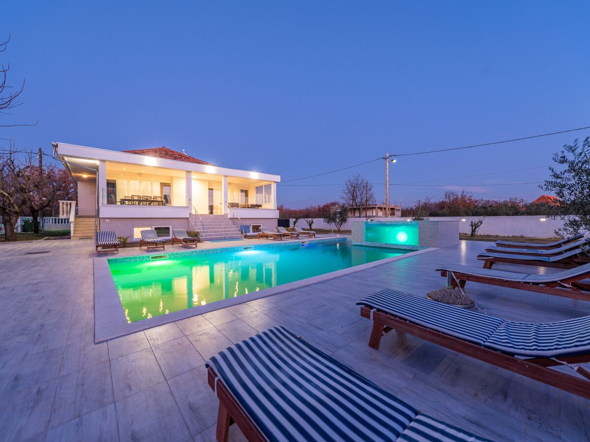 Ferienhaus Villa in Galovac mit Pool bei Zadar