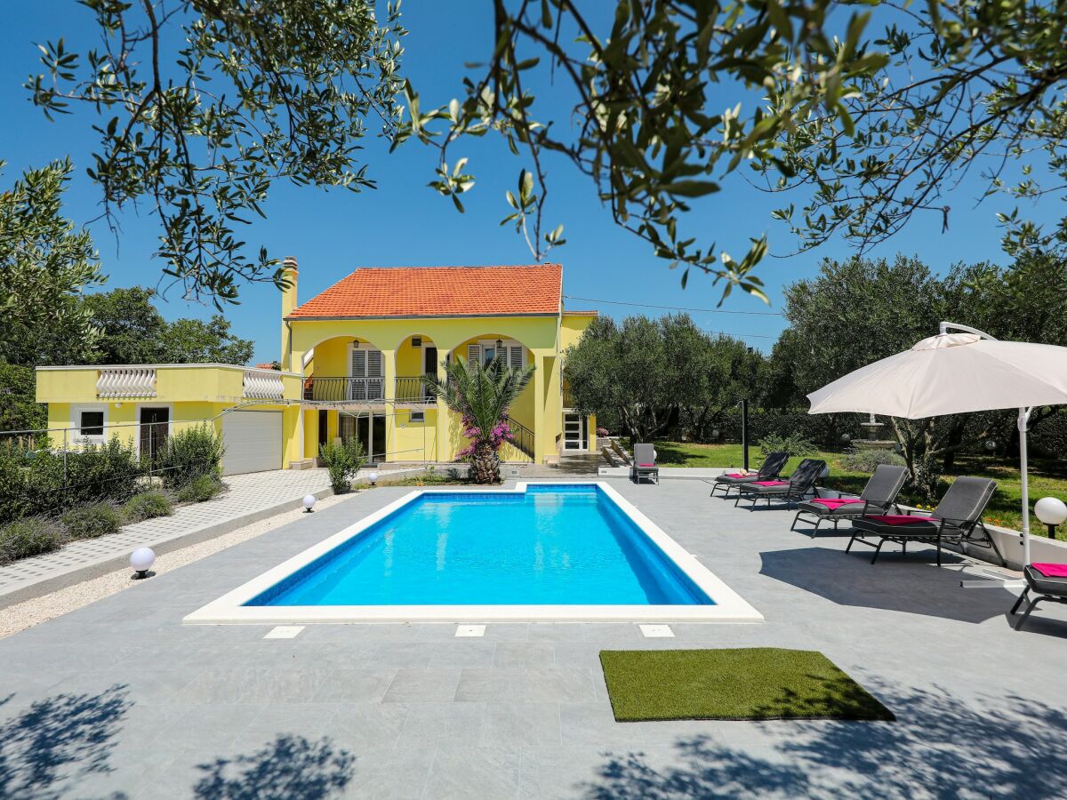 Ferienhaus in Policnik mit privatem Pool