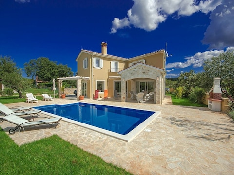 Villa paisible à Sveti Lovrec avec Piscine