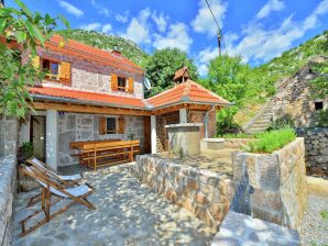 Ferienhaus Cozy Holiday Home with Garden in Starigrad