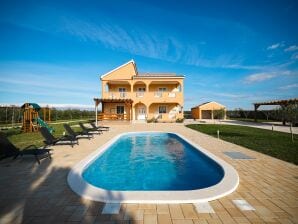 Holiday Home in Prkos with Private Pool