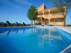 Holiday house Charming Holiday Home in Prkos with Swimming Pool - Škabrnja - image1