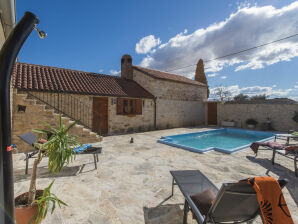 Maison de vacances à la campagne à Šopot avec piscine privée - Zapužane - image1