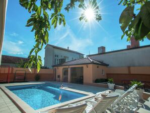 Maison de vacances Vakantiehuis in Imotski met zwembad
