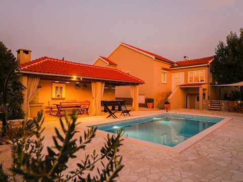 Villa in Pridraga mit privatem Pool