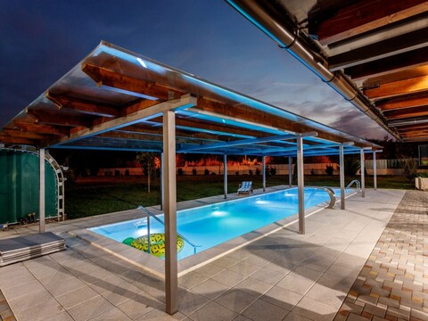 Holiday house Holiday Home Neoric with Heated Pool