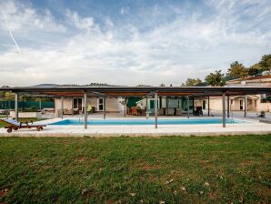 Bonita casa de vacaciones en Neorić con piscina climatizada - Dicmo - image1