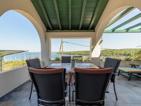 Holiday house Holiday Home in Veli Rat near Saharun