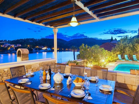 Villa in Selca mit Pool am Adriatischen Meer