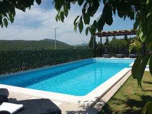 Charmantes Ferienhaus in Koprivno mit Swimmingpool - Dugopolje - image1