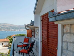 Apartment Gemütliche Wohnung in Okrug Donji mit Balkon - Seget Donji - image1