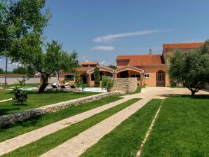 Luxurious villa in Skabrnje with swimming pool - Škabrnja - image1