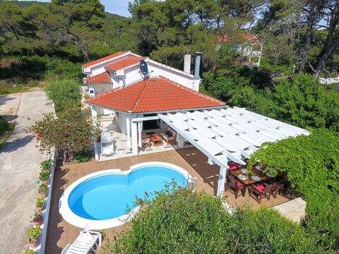 Maison de vacances à Molat avec piscine