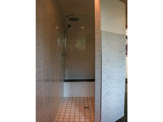 Große Dusche Im Bad