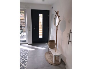 The entrance area with cloakroom