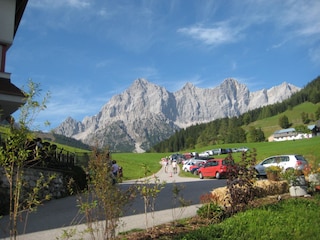 Ramsau-Schildlehen mit Blick auf den Dachstein