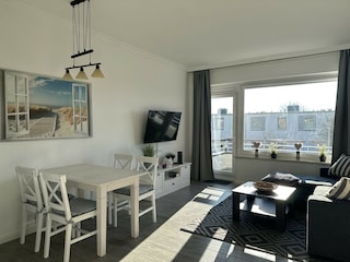 Wohnzimmer mit Esstisch