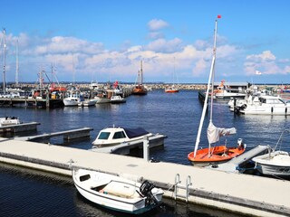 Der Glower Hafen mit Kap Arkona im Hintergrund