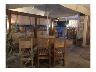 eines von 3 Restaurant/Lokalen in ca 300m Entfernung vo