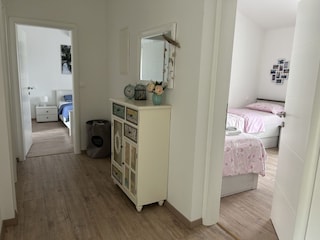 schöner, heller & geräumiger Flur im 1. Stock mit Blick