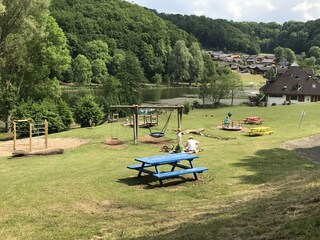 Spielplatz mit  Ruheplatz