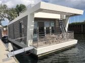 Entrance of the houseboat