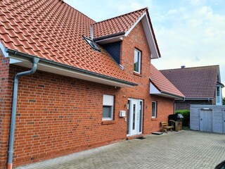 PKW Stellplatz vor dem Haus