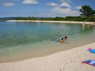 Kristallklares Meer, kinderfreundlicher Strand