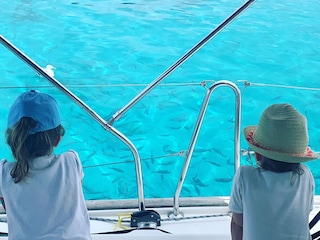 Ausflug mit dem Boot:  "karibikblaues" Wasser