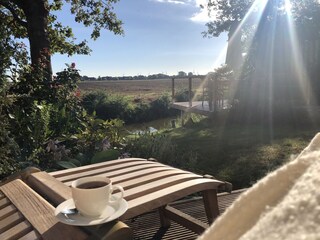 Deckchairs und Strandkorb für entspanntes Ausruhen