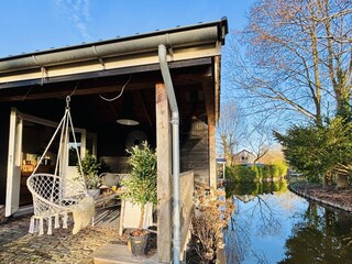 Veranda van het Tiny House aan het water
