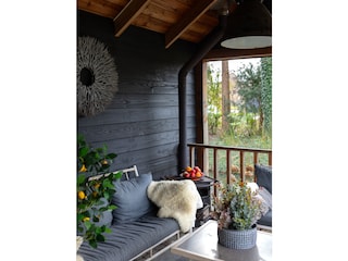 Veranda met heerlijke loungeset
