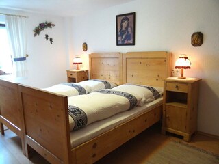 großzügiges Schlafzimmer