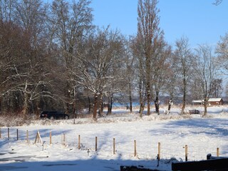 Blickbeziehung vom Balkon zum Meer