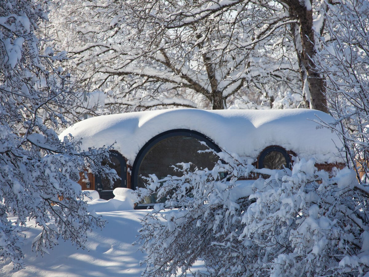 Unser Panorama Iglu Haus im Winterkleid