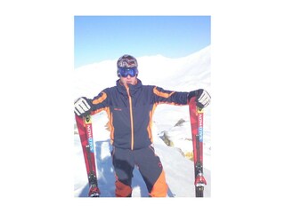 Zwei Bretter in der Hand und ab ins Schigebiet Gro