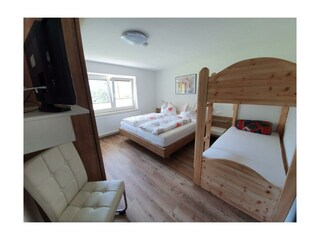 738B57A9-2BEE-43DC-AA66-957390F4190C