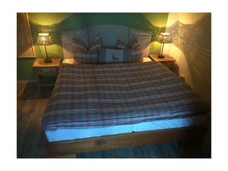 Doppelbett im Schlafzimmer